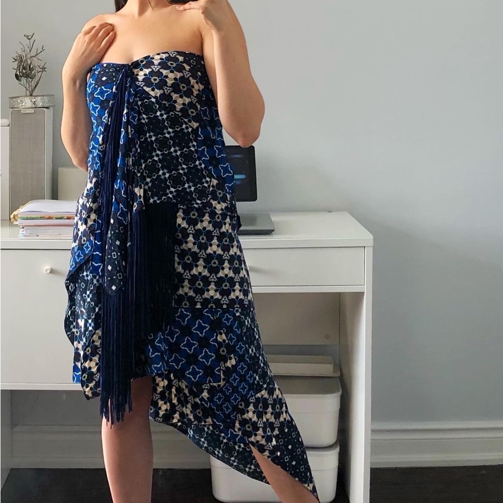 BCBGMaxAzria Strapless Blue Patterned High-Low Dress